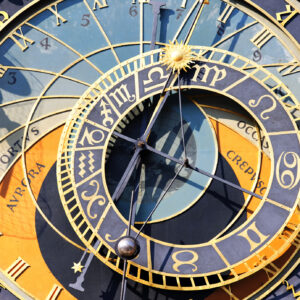 Astrologie Uhr mit Kosmos-Sternen-Karte